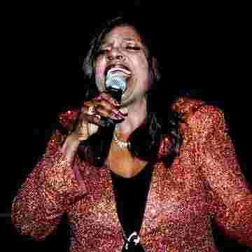 Gloria Gaynor Tickets